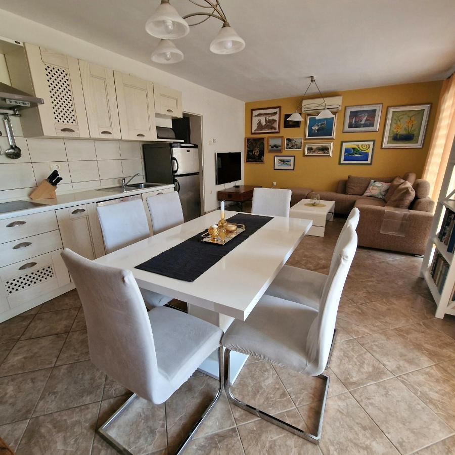 Apartament Milos *